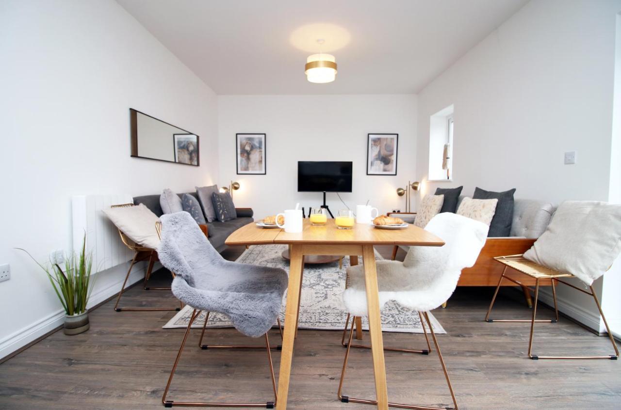 The North - Centre 3 Bed Flat With Parking And Balcony Apartment