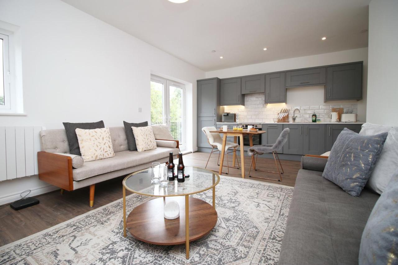 The North - Centre 3 Bed Flat With Parking And Balcony *