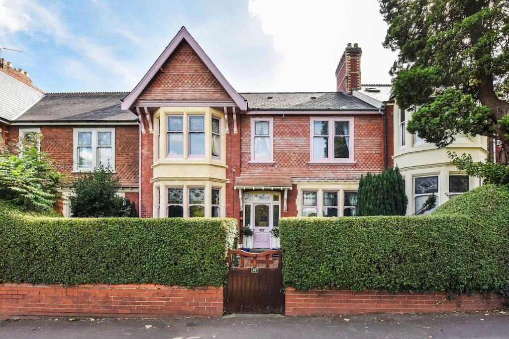 Traditional 3-bed In Pontcanna With Parking Holiday home