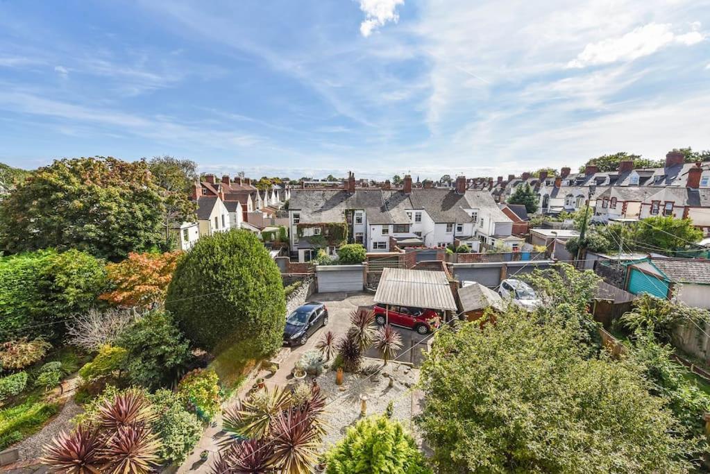 Holiday home Traditional 3-bed In Pontcanna With Parking Cardiff