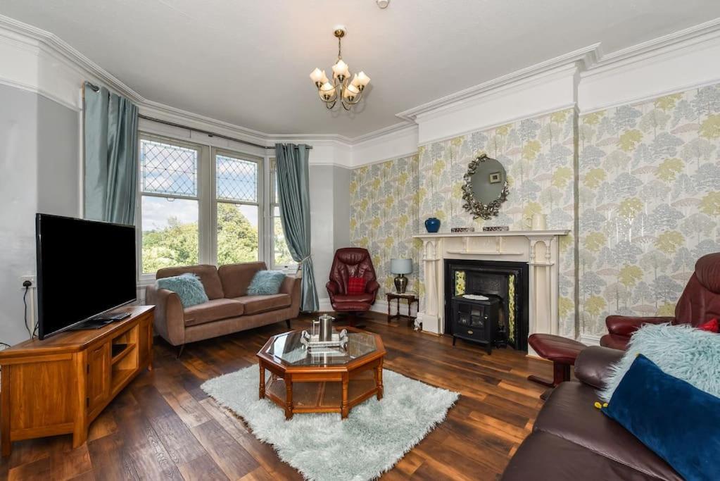 Traditional 3-bed In Pontcanna With Parking Holiday home