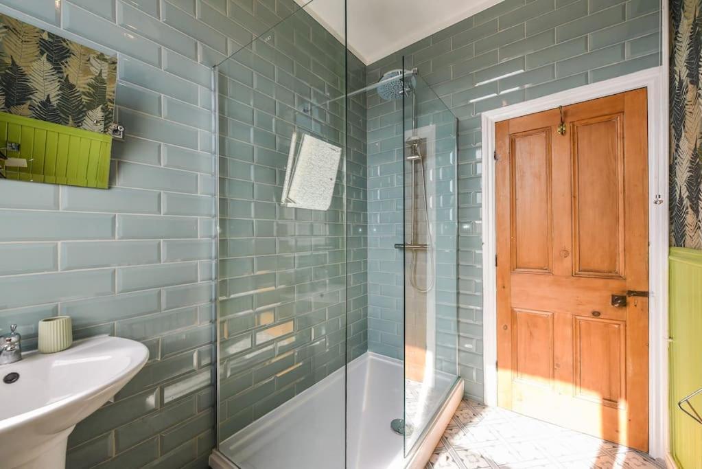 Holiday home Traditional 3-bed In Pontcanna With Parking Cardiff