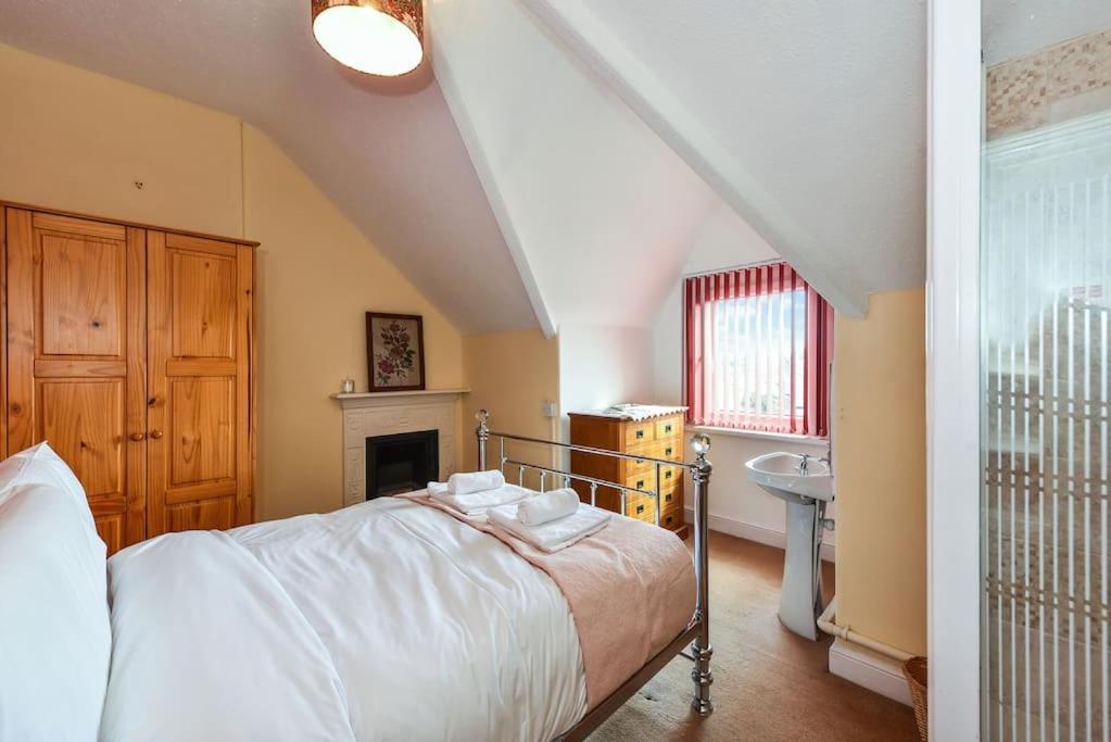 Traditional 3-bed In Pontcanna With Parking *