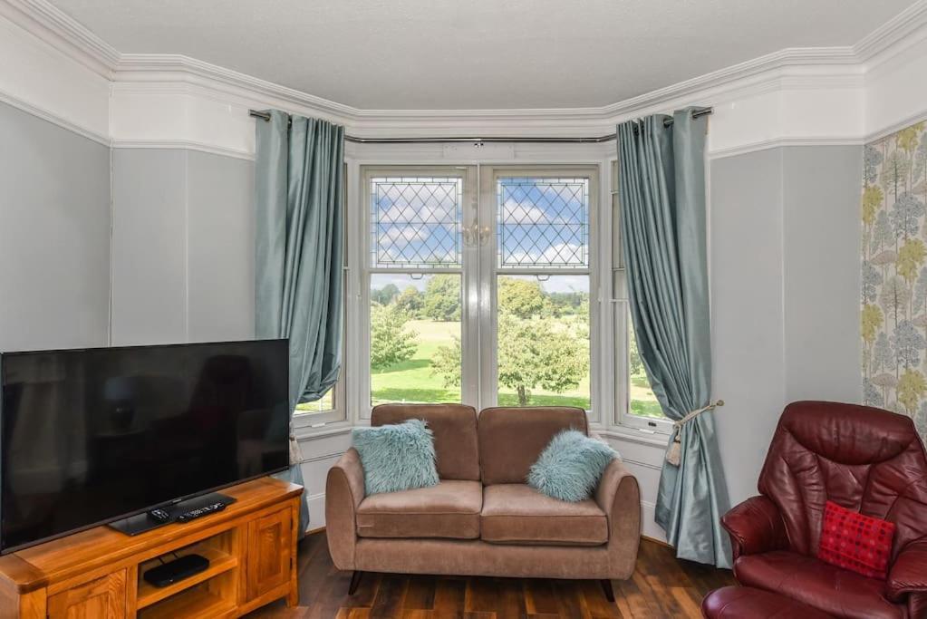 Traditional 3-bed In Pontcanna With Parking Holiday home *