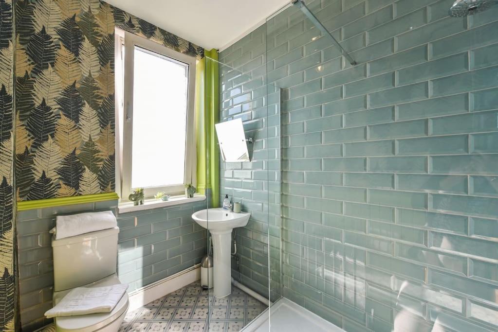 Traditional 3-bed In Pontcanna With Parking