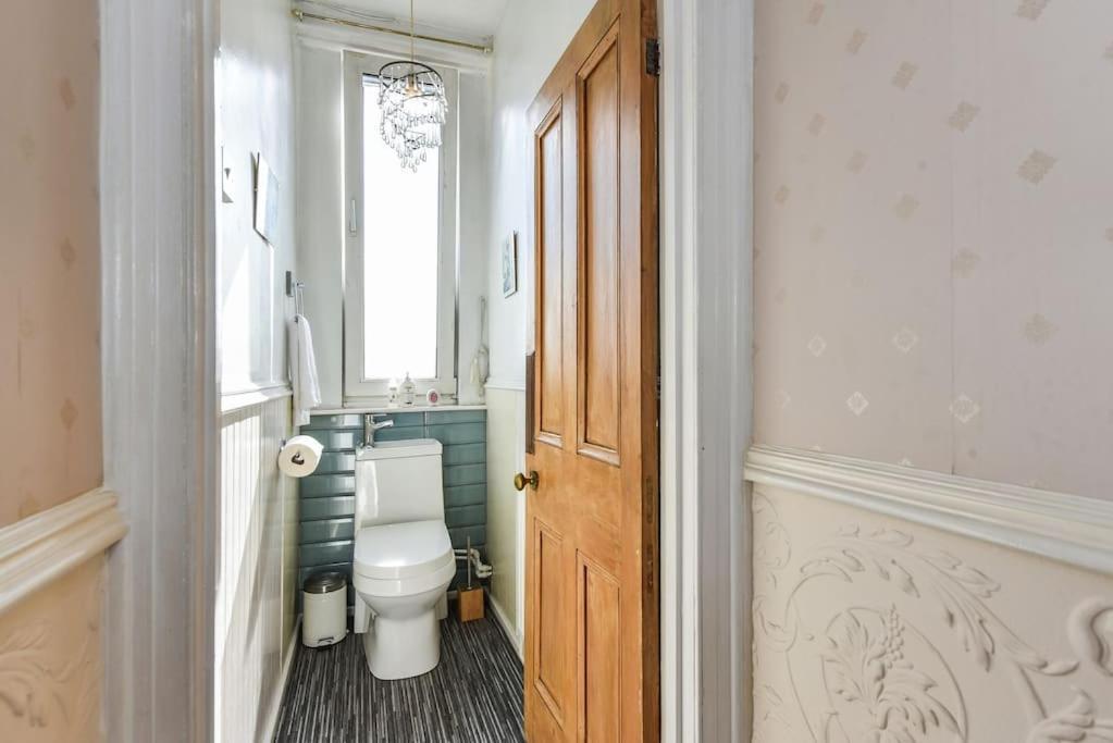Traditional 3-bed In Pontcanna With Parking