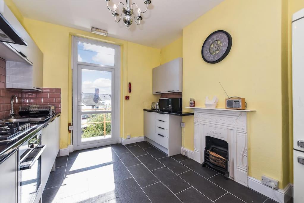 Traditional 3-bed In Pontcanna With Parking Holiday home