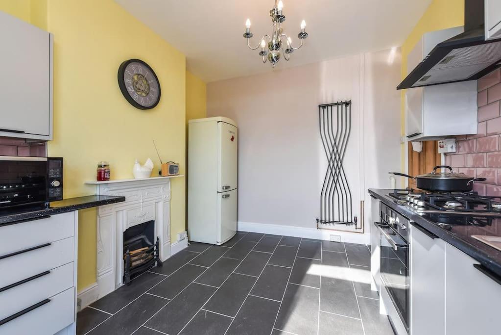 Holiday home Traditional 3-bed In Pontcanna With Parking *