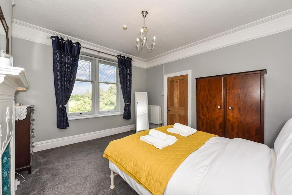 Traditional 3-bed In Pontcanna With Parking