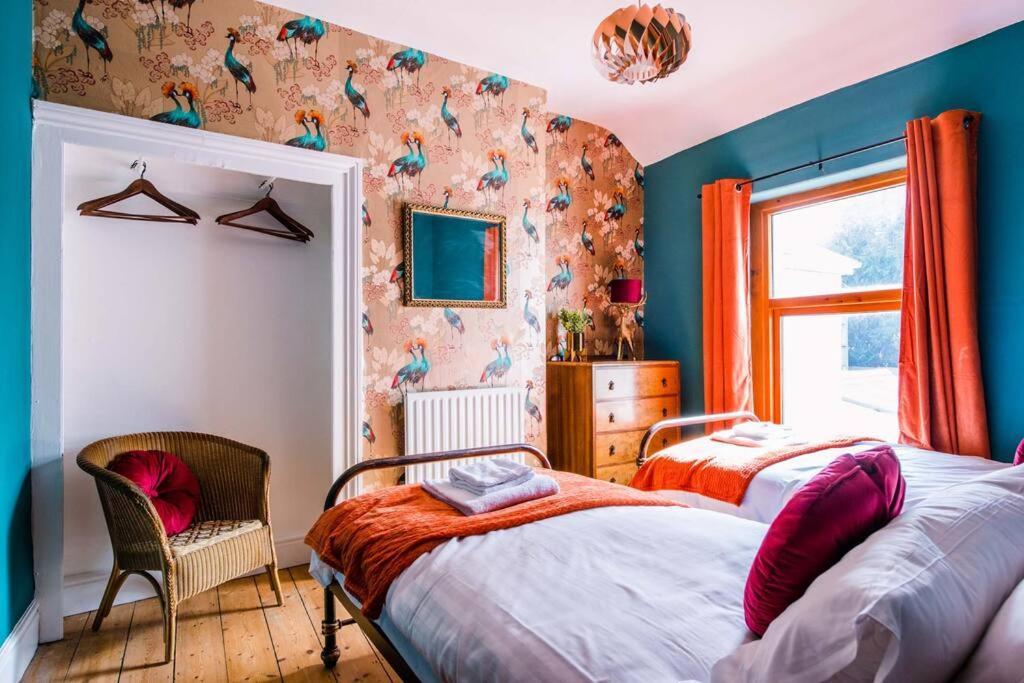 Gorgeous Victorian House Sleeps 6 In Holiday home Cardiff