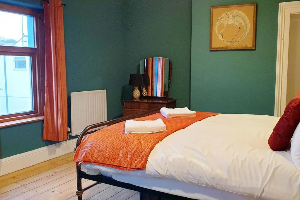 Gorgeous Victorian House Sleeps 6 In Cardiff