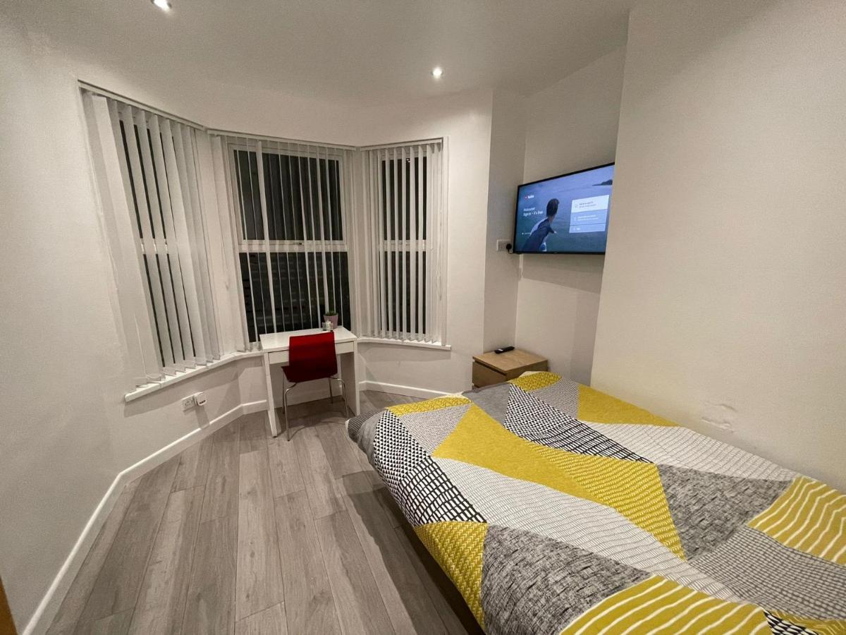 Selection Of Stylish Within Walking Distance Of City Centre * Cardiff