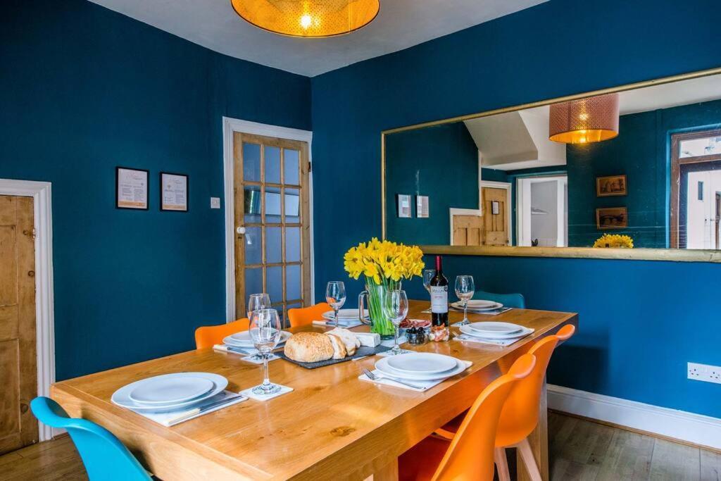 Gorgeous Victorian House Sleeps 6 In *