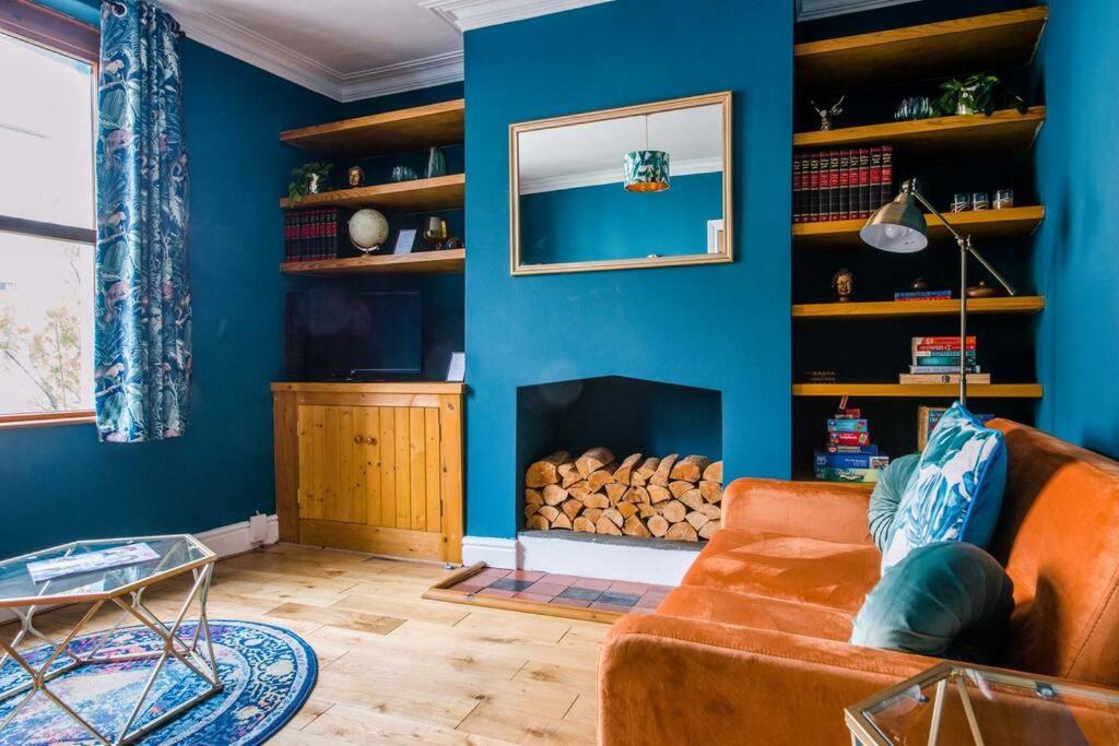 Gorgeous Victorian House Sleeps 6 In