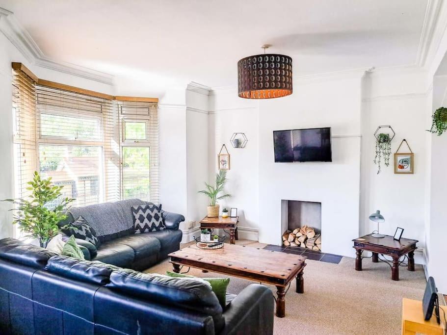 3 Bed Flat Near To And Bay *