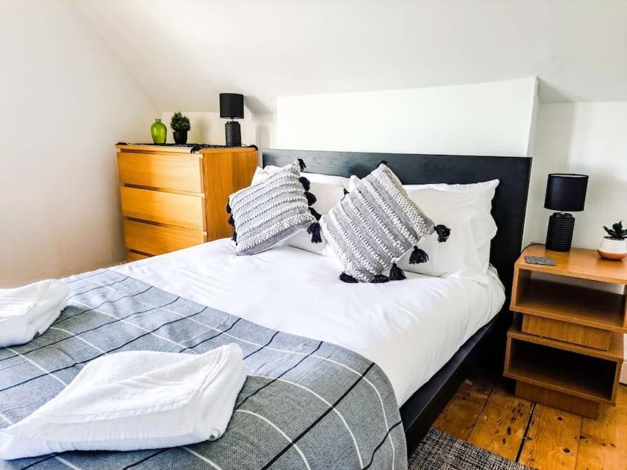 Apartment 3 Bed Flat Near To And Bay *
