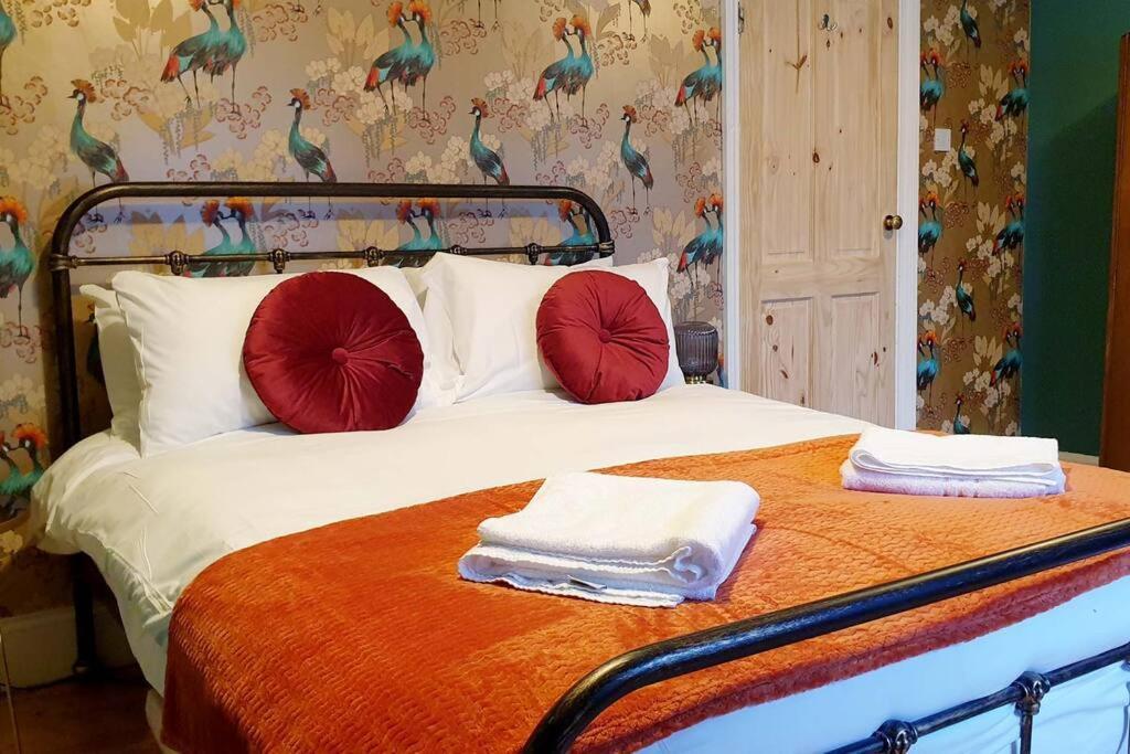 Gorgeous Victorian House Sleeps 6 In *