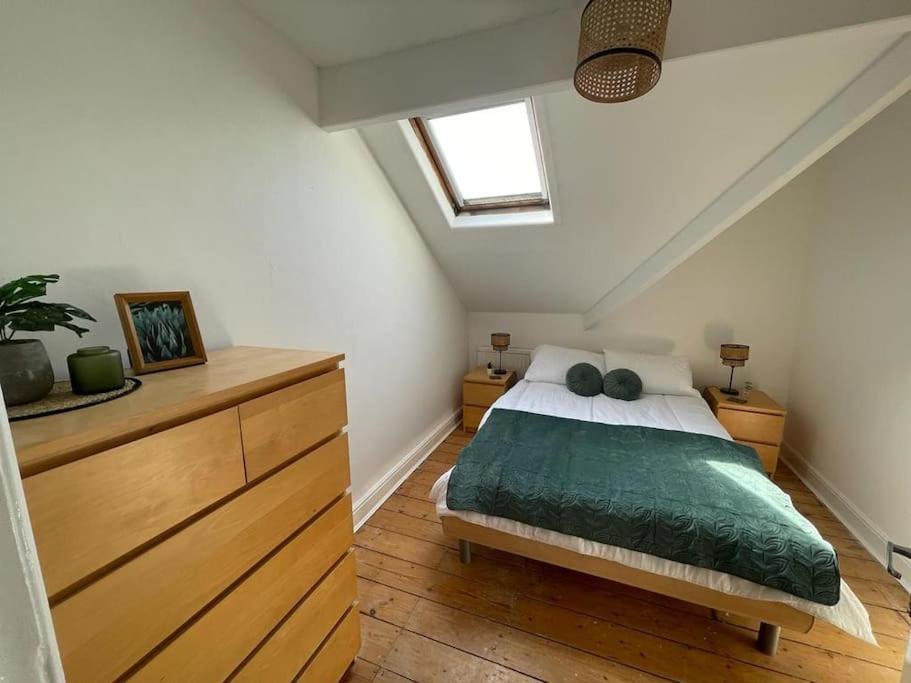 3 Bed Flat Near To And Bay Apartment Cardiff