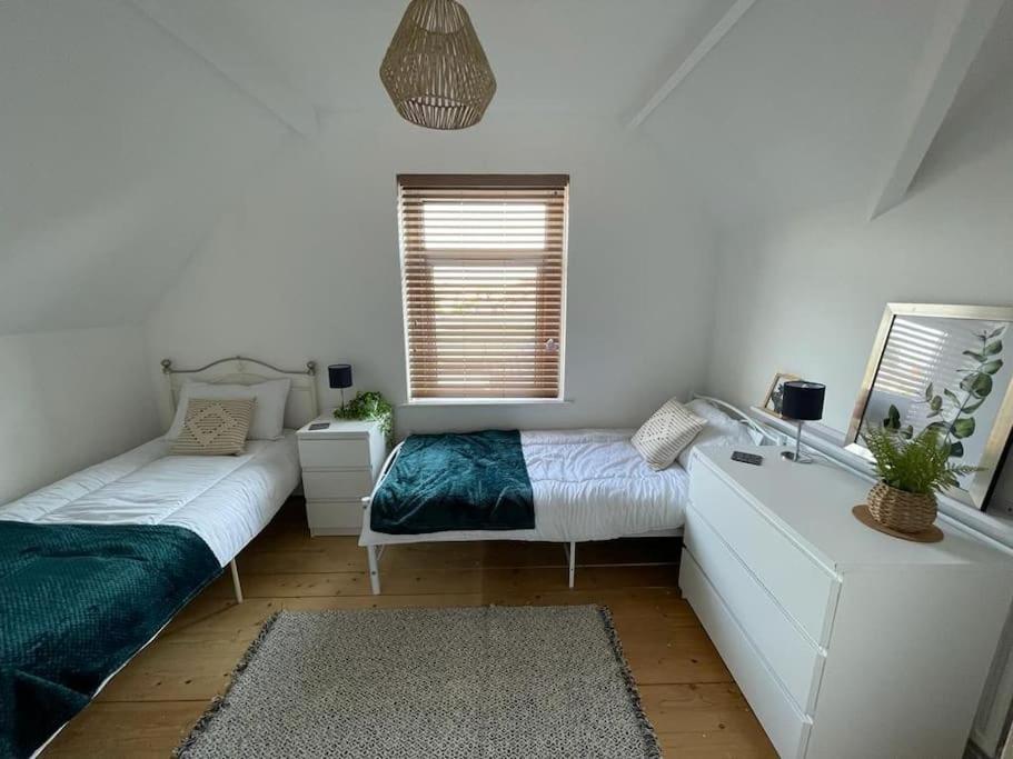 3 Bed Flat Near To And Bay Apartment Cardiff