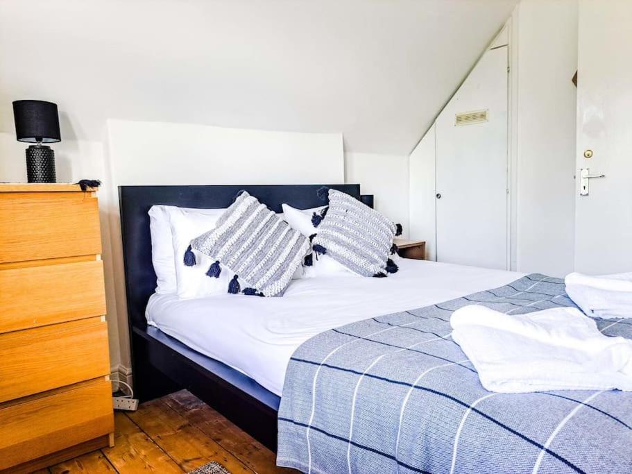 3 Bed Flat Near To And Bay Apartment Cardiff