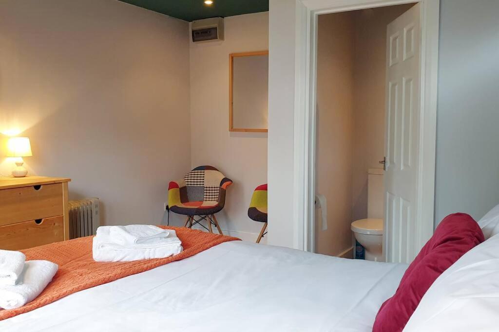 Gorgeous Victorian House Sleeps 6 In Cardiff