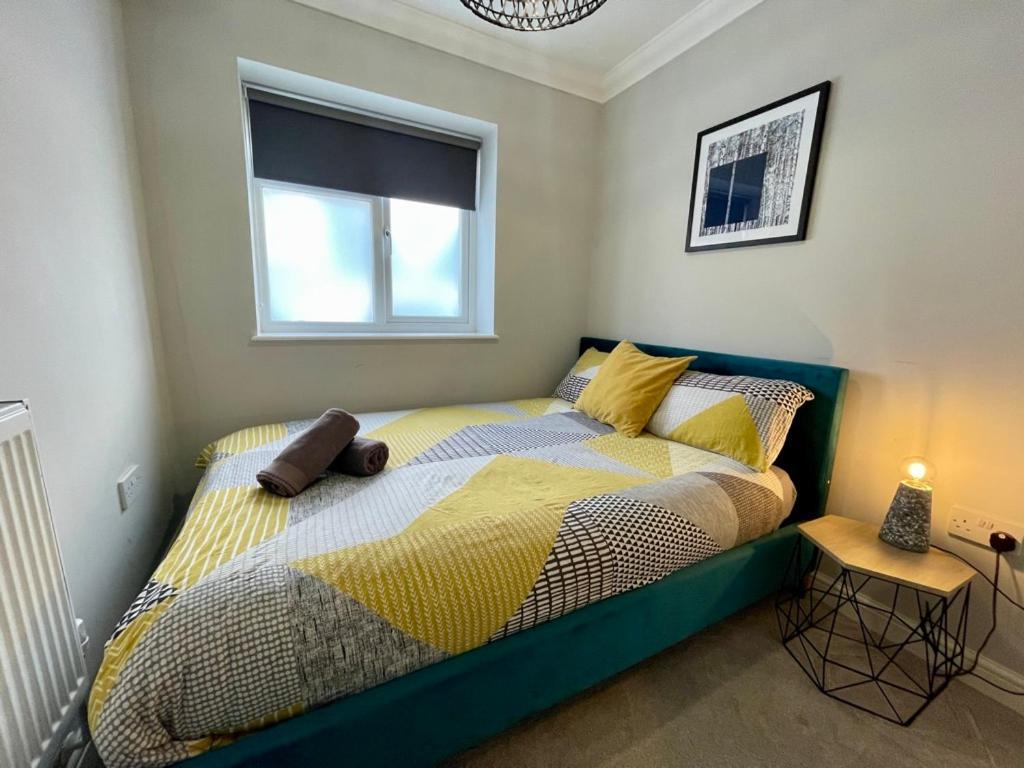 Stylish Modern Two Bedroom With Garden Apartment *