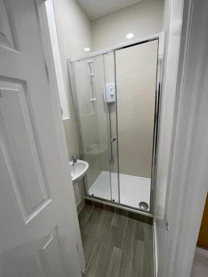 Selection Of Stylish Within Walking Distance Of City Centre Apartment *
