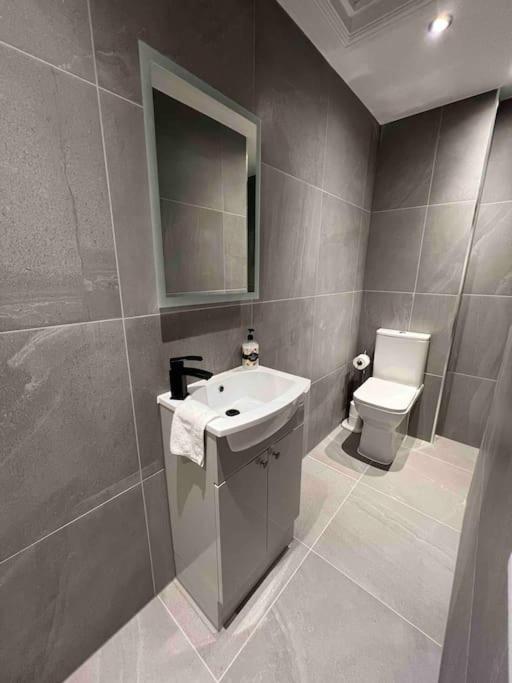 New Apartment, 10 Mins From Principality Stadium Cardiff