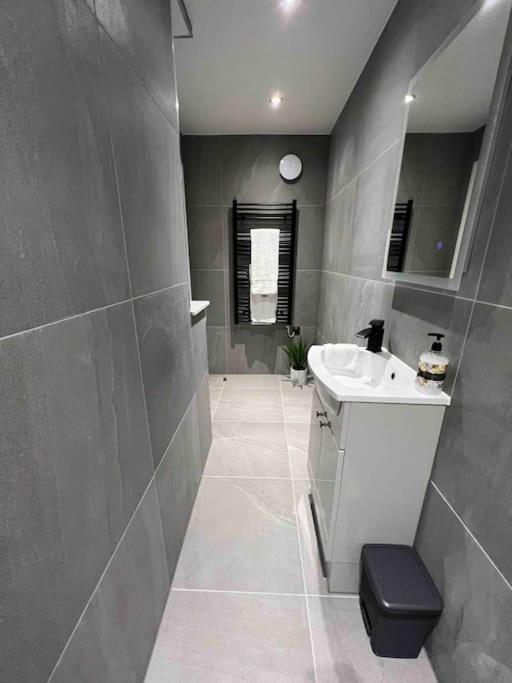 New Apartment, 10 Mins From Principality Stadium * Cardiff