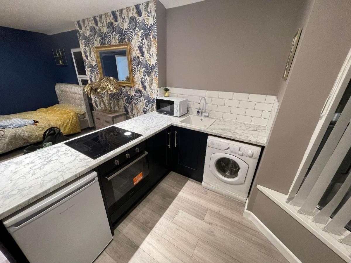 Selection Of Stylish Within Walking Distance Of City Centre Apartment *