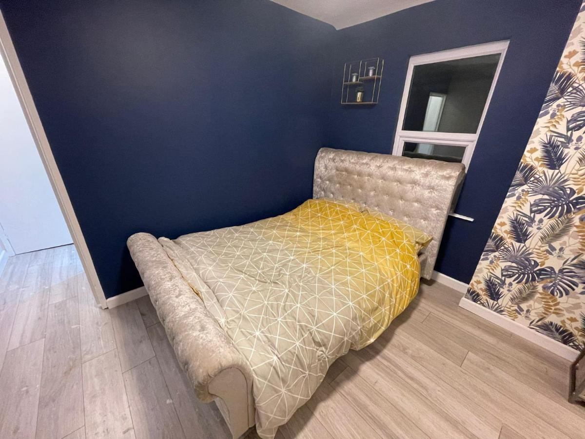 Selection Of Stylish Within Walking Distance Of City Centre *