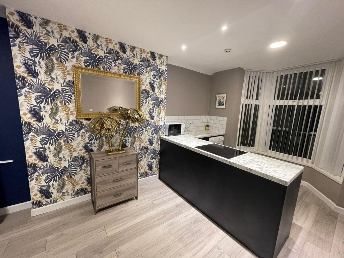 Selection Of Stylish Within Walking Distance Of City Centre *