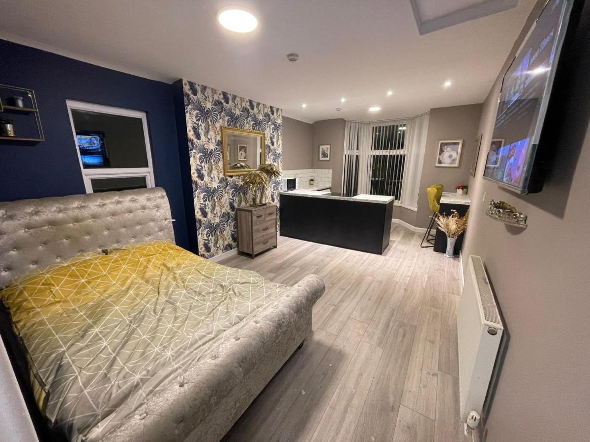 Selection Of Stylish Within Walking Distance Of City Centre *