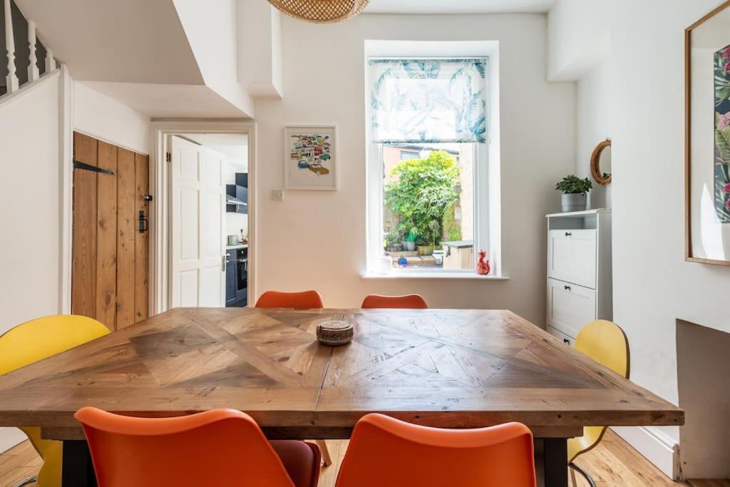 Penarth Townhouse Close To & Bay