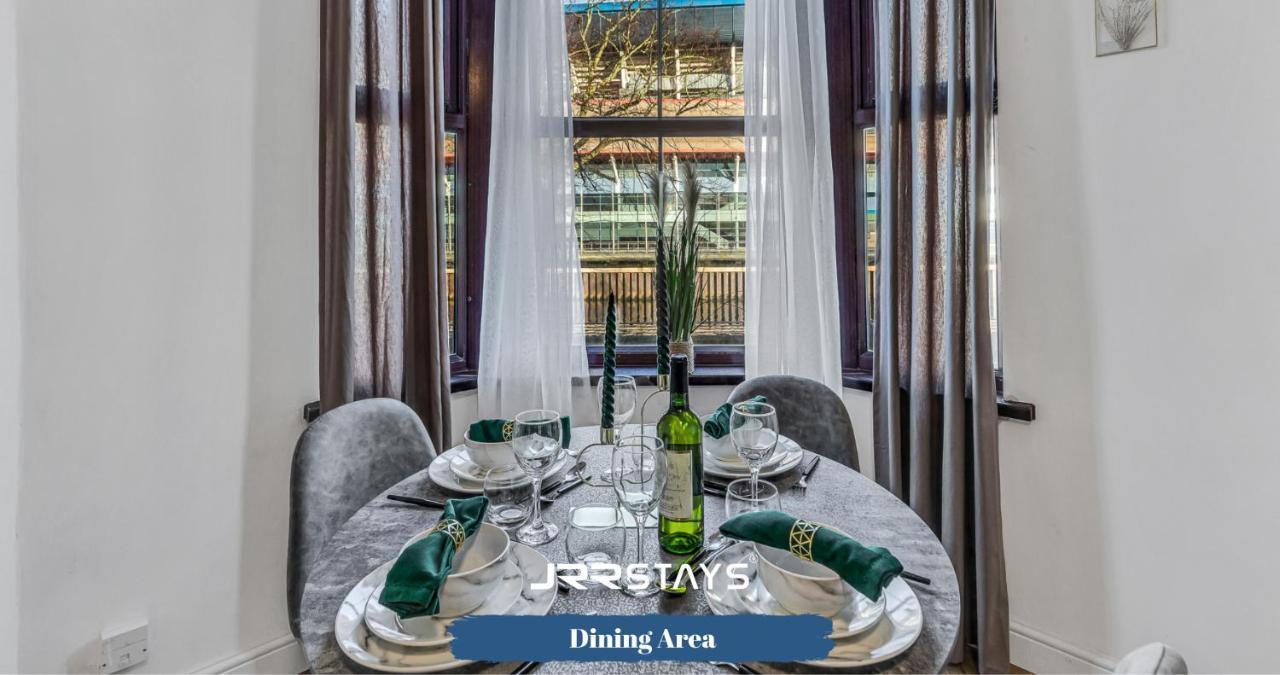 Stylish 2 Bedroom Sleeps 6 Wi-fi - Jrr Apartment *