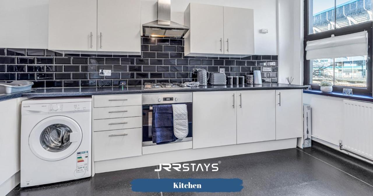 Stylish 2 Bedroom Sleeps 6 Wi-fi - Jrr Apartment Cardiff