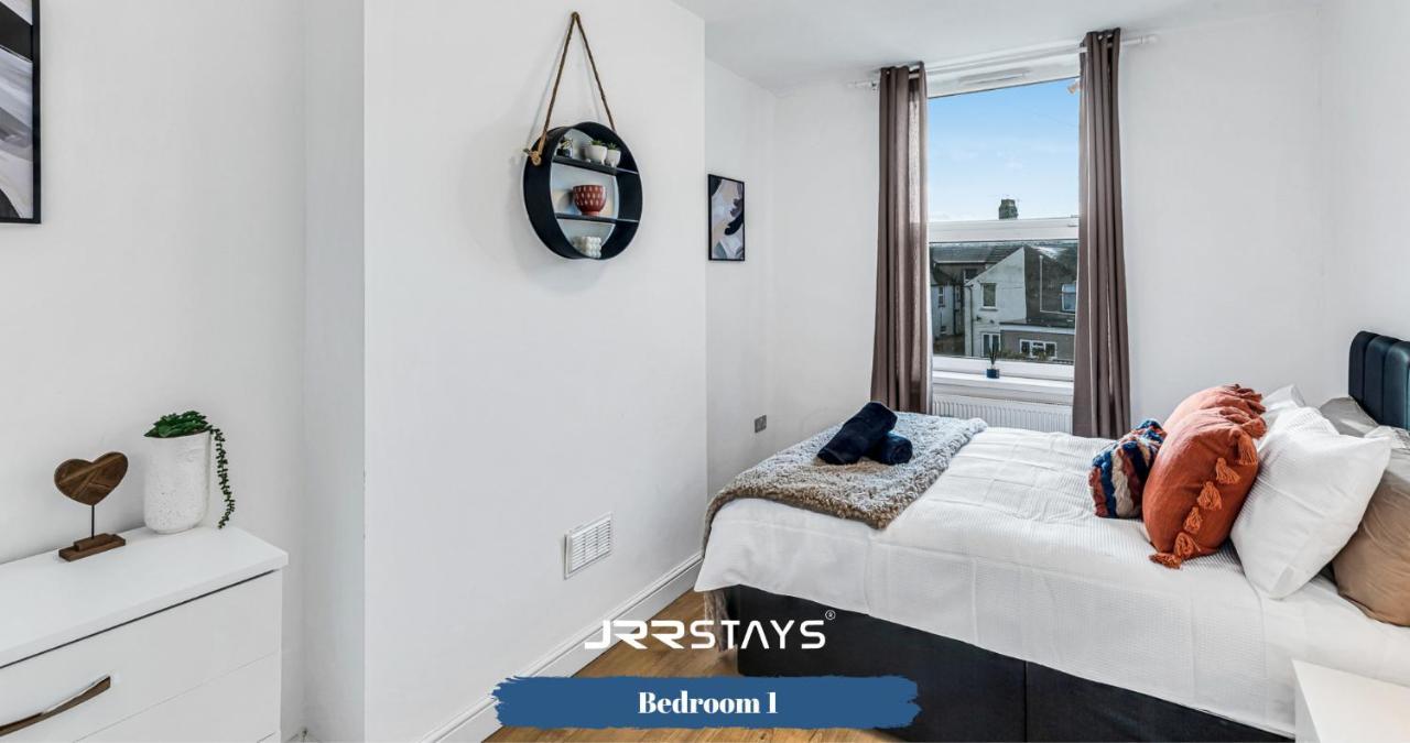 Stylish 2 Bedroom Sleeps 6 Wi-fi - Jrr *