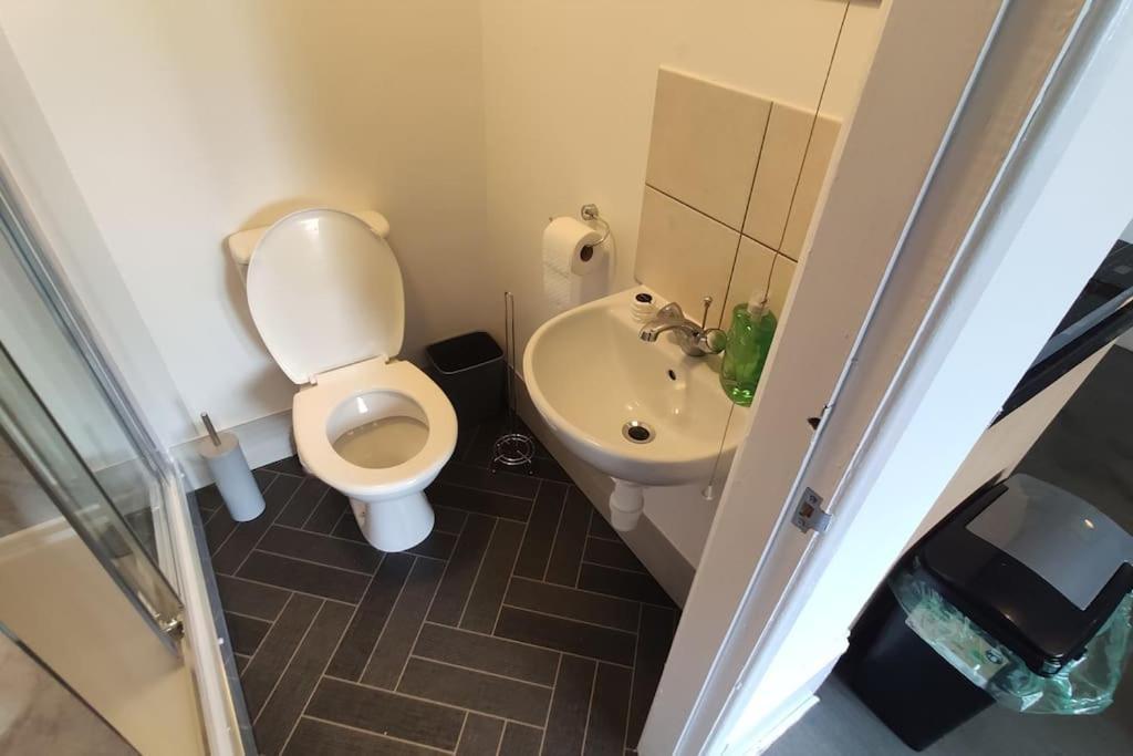 Apartment 1 Bedroom In A Supurb Area Of *