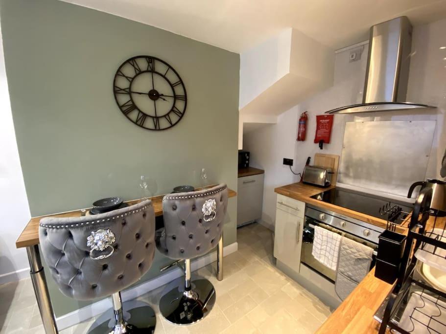 Coach House With Hot Tub & Log Fire * Cardiff