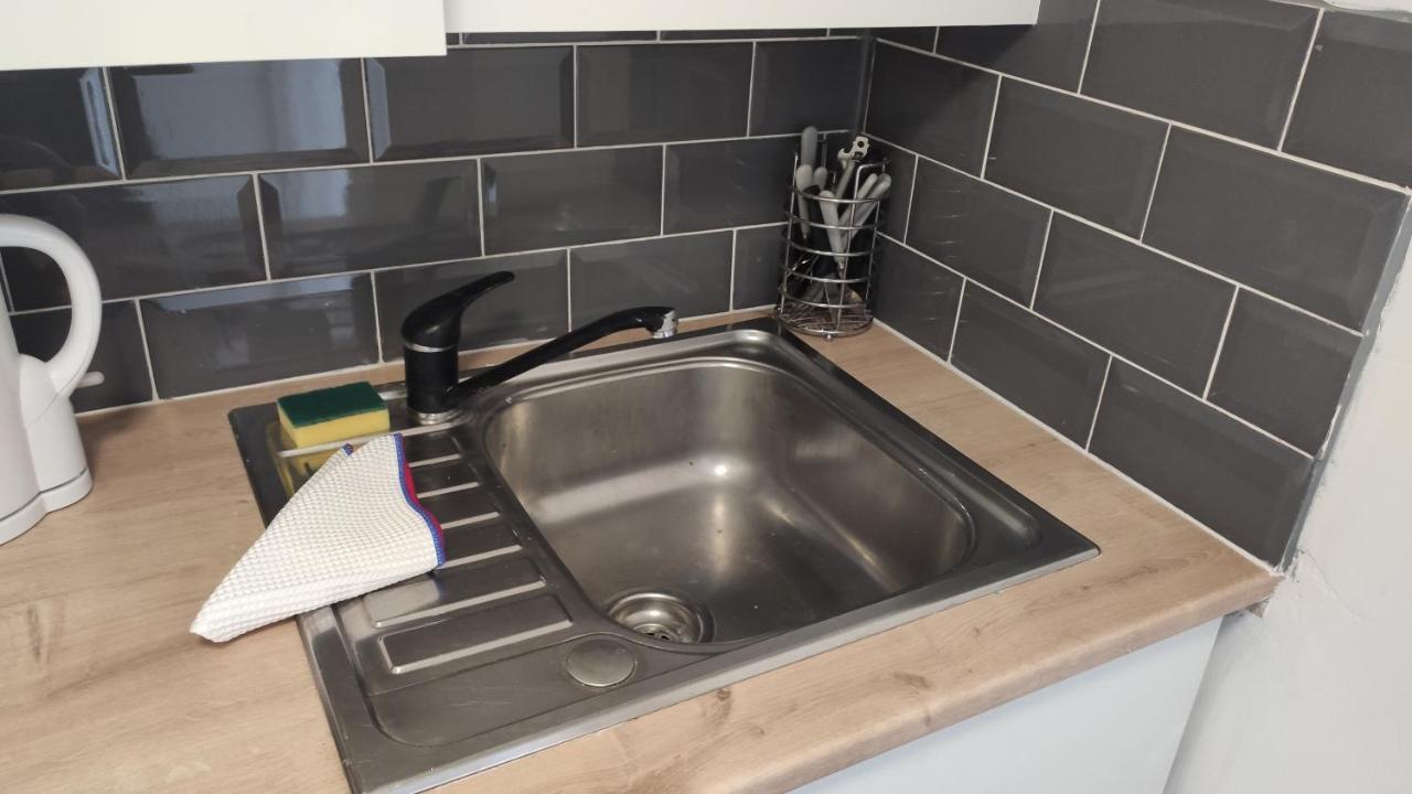 Cosy & Convenient 1 Bed Studio In The Inner-city Cardiff