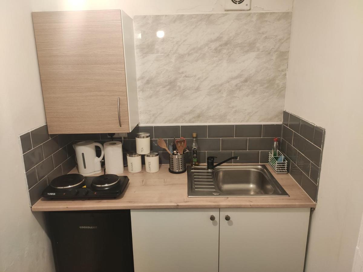 Cosy & Convenient 1 Bed Studio In The Inner-city *