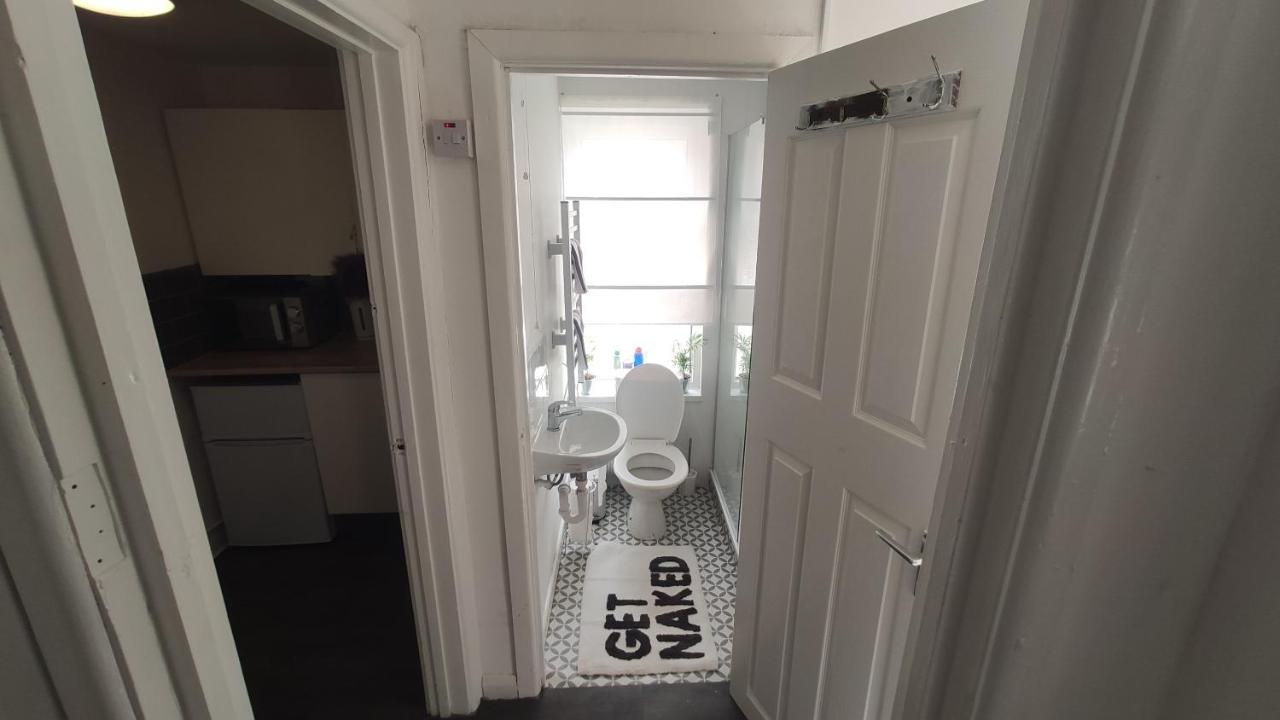 Cosy & Convenient 1 Bed Studio In The Inner-city