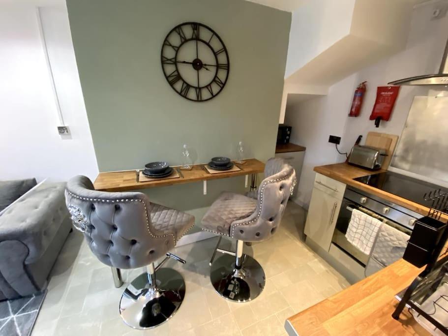 Coach House With Hot Tub & Log Fire * Cardiff
