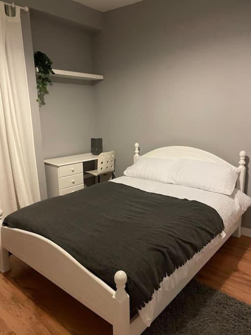 City Center House, Cardiff, Parking Permit And Garden *
