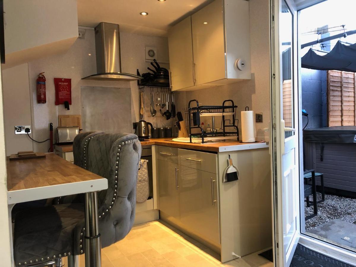 Holiday home Coach House With Hot Tub & Log Fire *