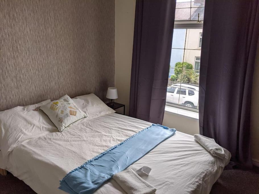 Penarth Town Terrace, Close To Cafes, Beaches, Holiday home *