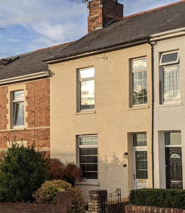 Penarth Town Terrace, Close To Cafes, Beaches, Holiday home Cardiff