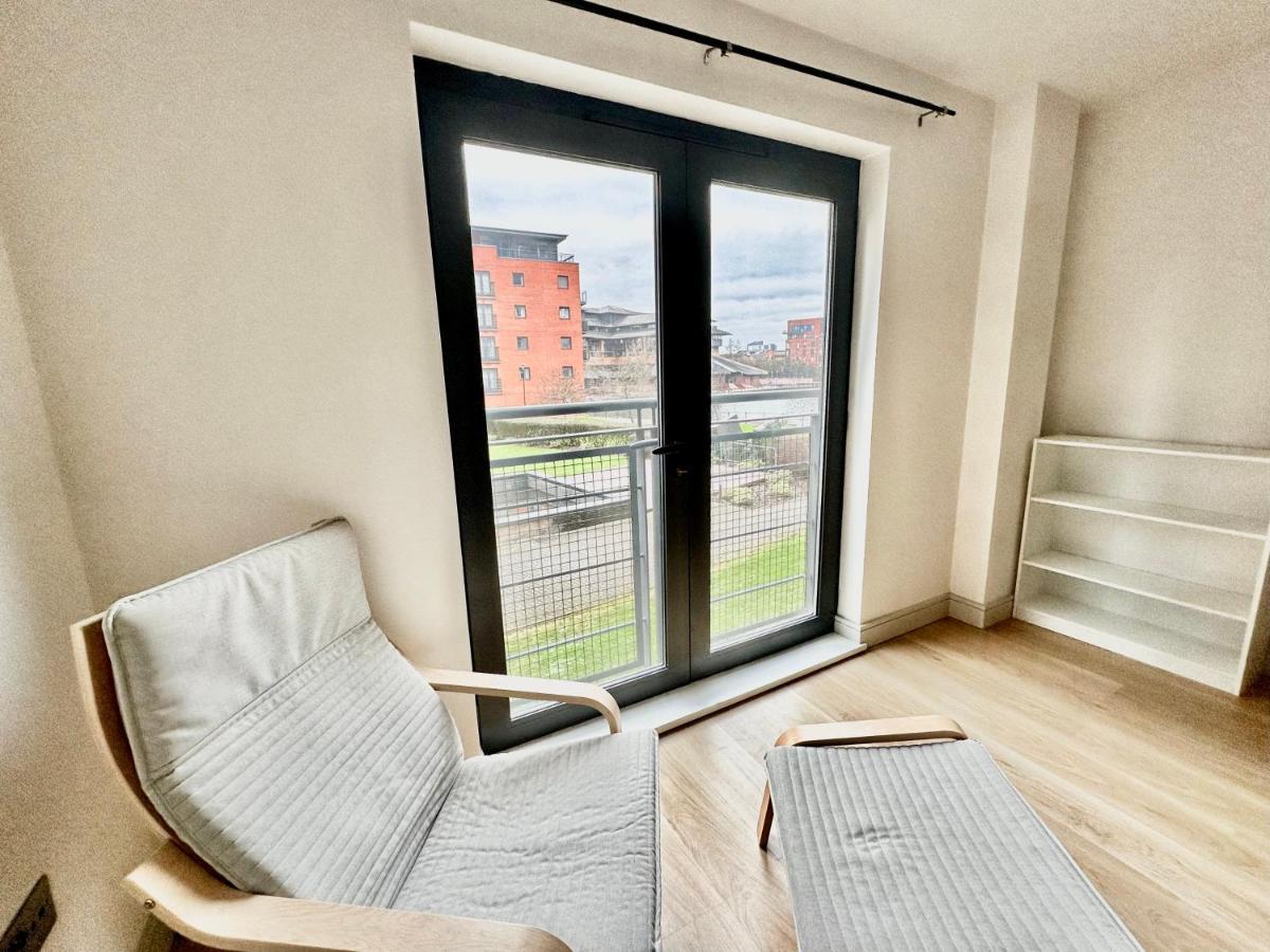 Cosy Canal View Bay