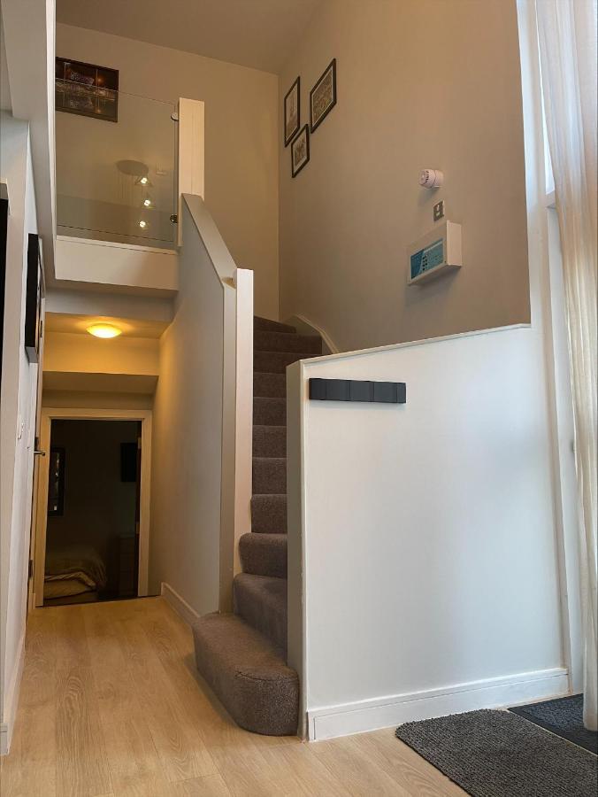 Apartment Bay *