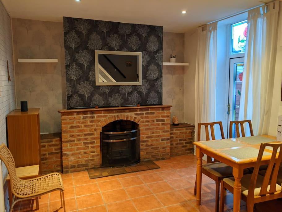 Penarth Town Terrace, Close To Cafes, Beaches,